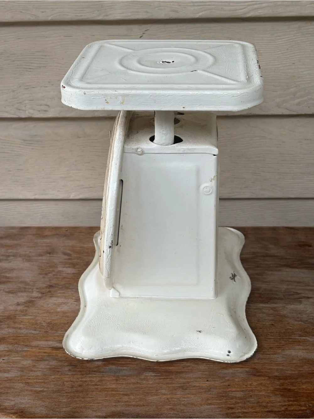 VTG Pelouze Family Scale typically used for kitchen or household weighing